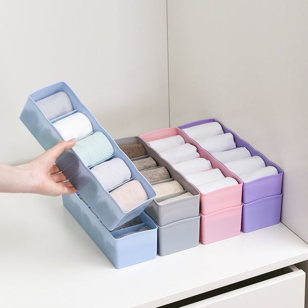 Plastic organizer with dividers, perfect for sorting beads and other small items. Plastic organizer with dividers, perfect for sorting beads and other small items.